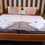 Altstadtcafe Und بيت ضيافة هافلبرغ
