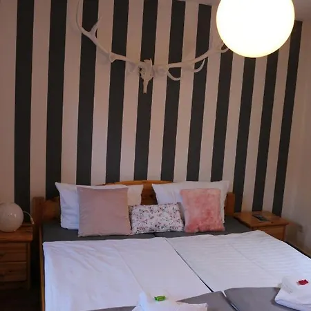 Altstadtcafé Und Maison d'hôtes Havelberg