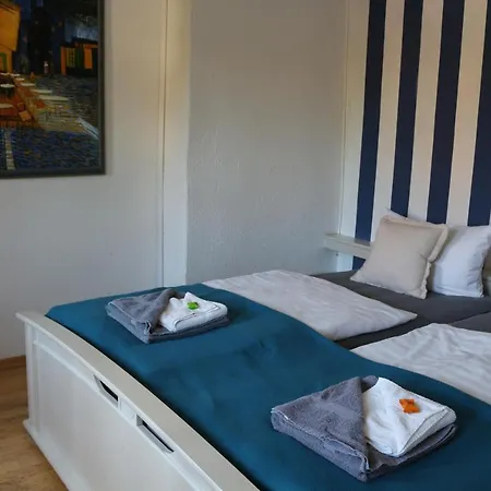 Guest house Altstadtcafe Und 3*