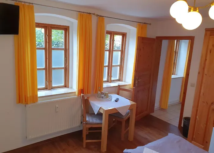 Altstadtcafe Und Penzion 3*